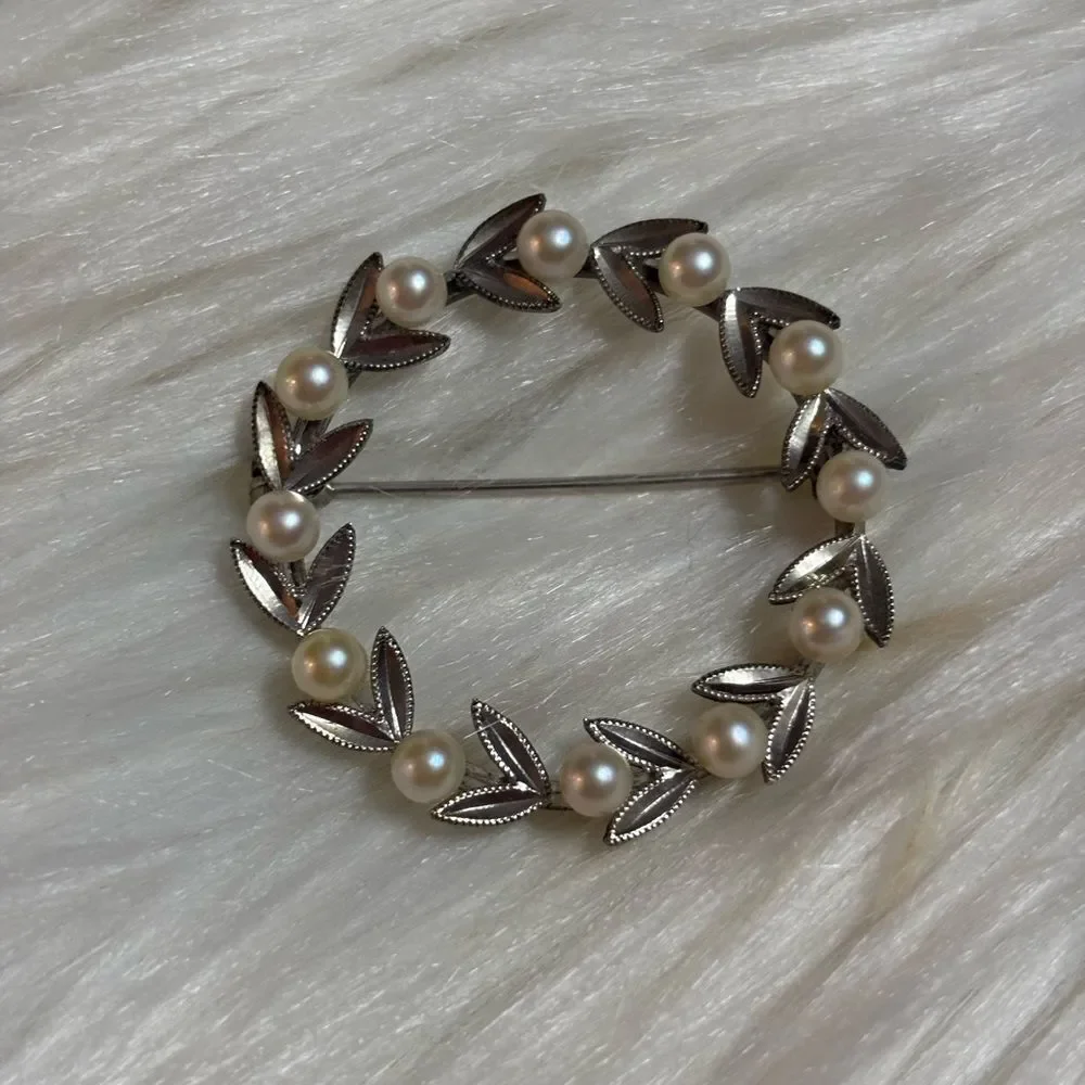 Vintage Milgrain Wreath Leaf Japanese Saltwater Pearl Brooch